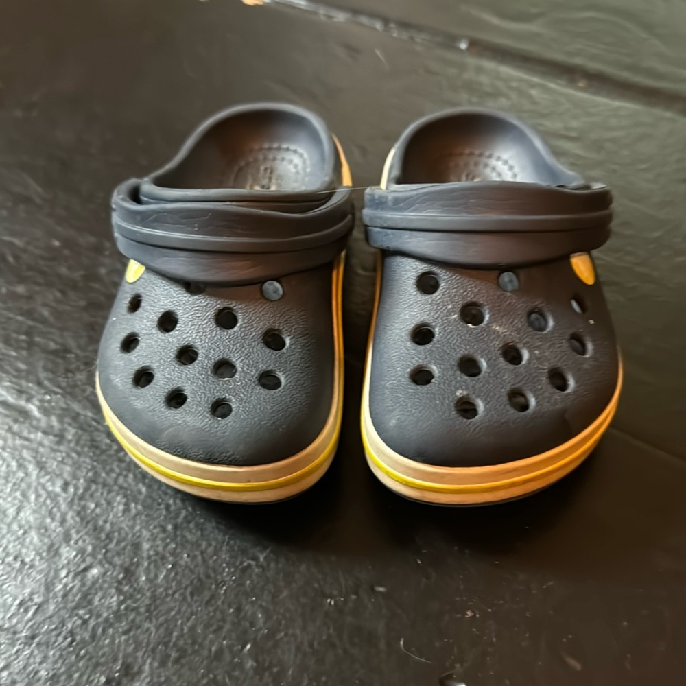Toddler 5 navy crocs